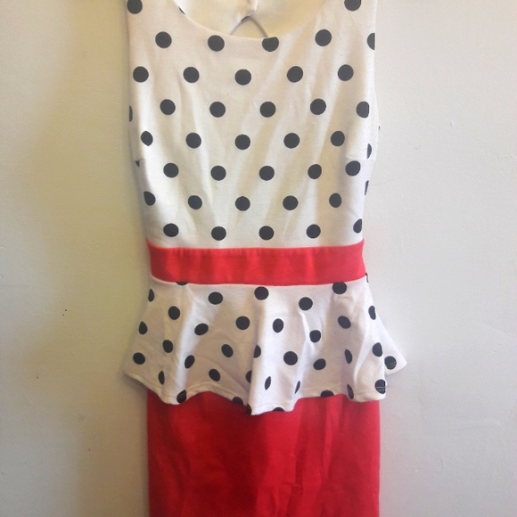 Dresses - Picture 6 of 10